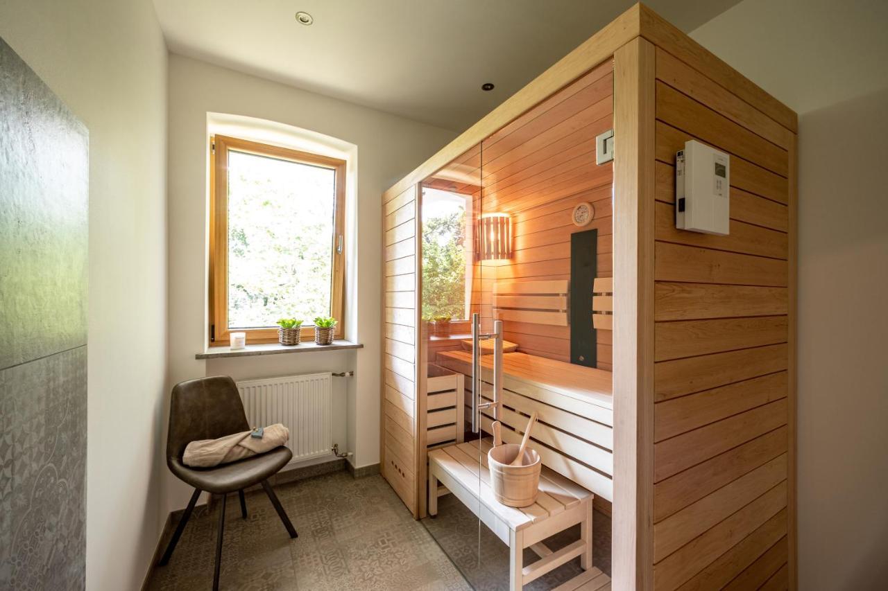 Landhaus Karbach Komplett Oder Einzelne Wohneinheiten Villa Inkl Sauna Bzw Waldhaeuschen Hirten Exterior foto
